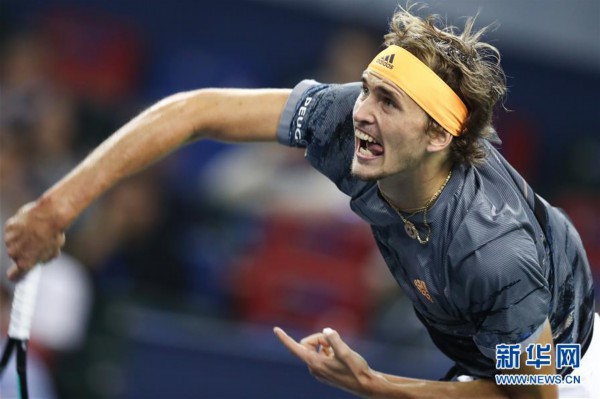 两人在场上 两人在场上