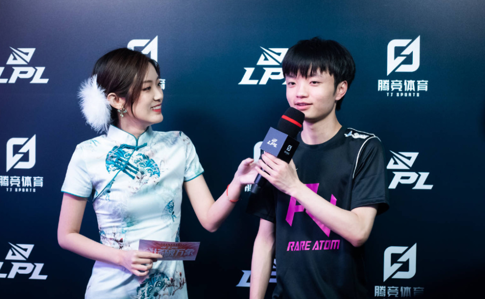 被对手撕裂 被对手撕裂